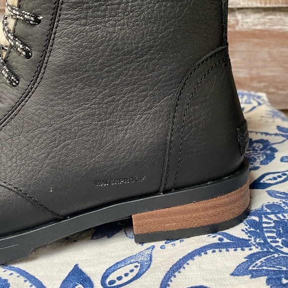 🖤NWT🖤 Sorel Emelie Short Lace Cozy Boot - Picture 8 of 12